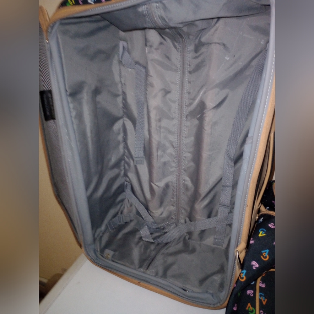 Gloria Vanderbilt rolling suite case and rolling duffle bag